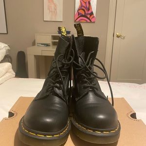 1460 pascal dr martens